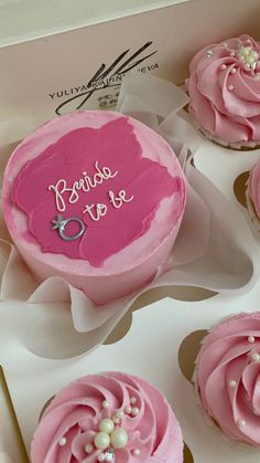 Bride To Be Bento Cake, Bride To Be Cake Design, Simple Bride To Be Cake, Batchloret Party, Bride Pasta, Dinner Recipes Main Dishes, Bride To Be Cakes Ideas, Snapchat Cake, Bento Design