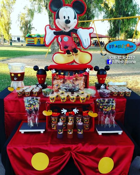 Mickey Mouse snack table, Mesa de snack Mickey Mouse Mickey Mouse Candy Bar Ideas, Mickey Mouse Snack Table, Mickey Mouse Dessert Table, Mickey Mouse Snacks, Mickey Mouse Desserts, Snack Tables, Mouse Candy, Fiesta Mickey Mouse, Candy Board