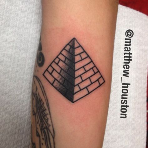 Traditional Black Pyramid Tattoo On Arm Small Pyramid Tattoo, Pyramid Tattoo Design, Egyptian Tattoo Designs, Concept Tattoo, Pyramid Tattoo, Third Eye Tattoos, Tattoo Samples, Black Pyramid, Tatoo Inspiration