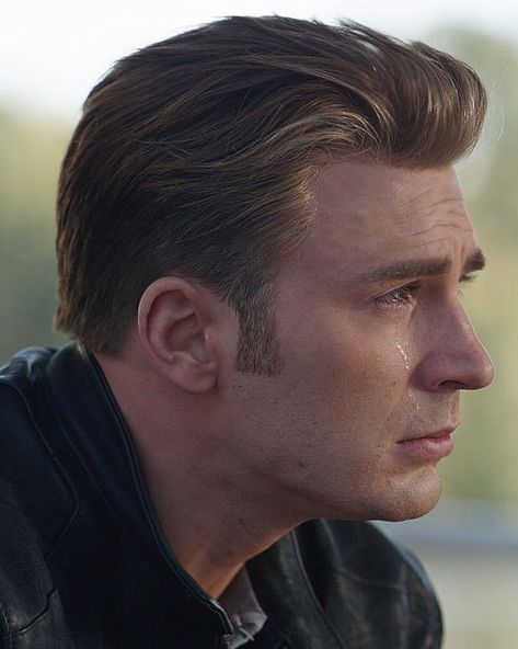 #chrisevans #handsome #steverogers #captainamerica  #avengersendgame.dailyevans is sharing instagram posts and you can see  pictures video posts and on this media post page. Chris Evans Haircut, Chris Evans Gifted, Chris Evans Girlfriend, Captain America Funny, Beard Suit, Chris Evans Smile, Chris Evans Tumblr, Chris Evans Beard, Chris Evans Shirtless