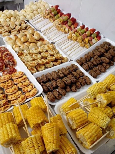 Catering Buffet, Party Food Buffet, Reception Food, Wedding Reception Food, Party Food Platters, Food Displays, Catering Food, Birthday Party Food, Snacks Für Party