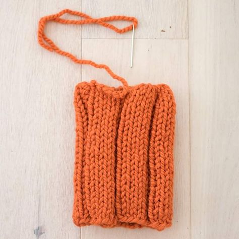 Pumpkin Knitting Pattern, Pumpkin Knitting, Knitted Pumpkins, Halloween Knitting Patterns, Pumpkin Patterns Free, Knitted Flower Pattern, Halloween Knitting, Fall Knitting Patterns, Fabric Sculpture