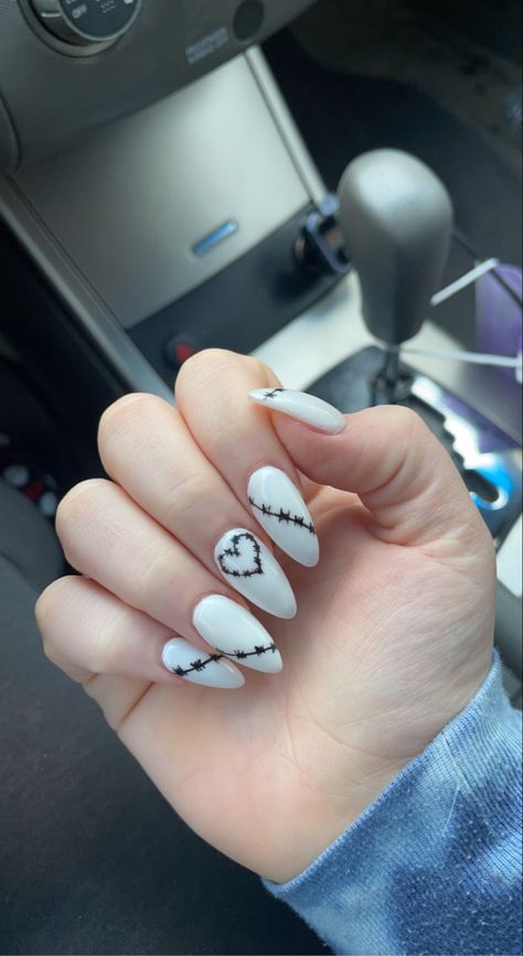 Barb Wire Acrylic Nails, Barbed Wire French Tip Nails, Barbwire Heart Nails, Barb Wire Nails, Almond Emo Nails, Barbed Wire Nails, Black And White Barbed Wire Nails, Wire Nails, Mail Inspo