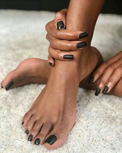 Nail Polish Toes, Dark Skin Nail Polish, Black Toe Nails, Foot Pedicure, Gel Toe Nails, Acrylic Toes, Pretty Toe Nails, Wow Nails, Gel Toes