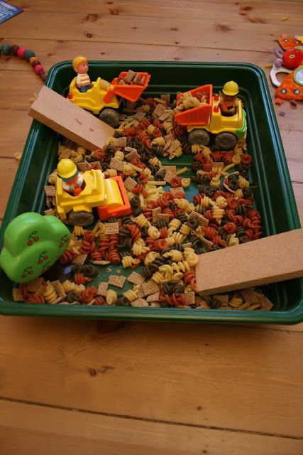 Small World Play: Construction Site - The Imagination Tree Small Tuff Tray Ideas, Toys Topic, Tuff Tray Ideas Toddlers, Sensory Tub, Tuff Spot, Construction Play, Imagination Tree, Nursery Activities, Construction Area