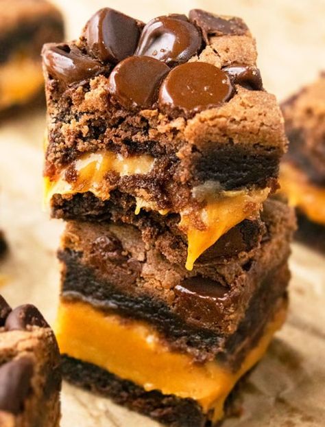 Chocolate Caramel Brownies - CakeWhiz Killer Brownies, Caramel Brownies Recipe, Chocolate Caramel Brownies, Brownie Mix Recipes, Cake Mix Brownies, Healing Candle, Salted Caramel Brownies, Caramel Brownies, Brownies Recipe