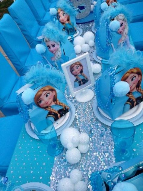 Frozen decorations Disney Frozen Birthday Party Ideas, Frozen Table, Frozen Birthday Party Ideas, 4de Verjaardag, Frozen Bday Party, Disney Frozen Birthday Party, Disney Frozen Party, Frozen Birthday Theme, Disney Frozen Birthday