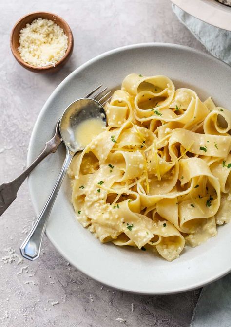 Pappardelle Recipe, Creamy Lemon Pasta, Pasta And Sauce, Lemon Pasta Recipes, Pappardelle Pasta, Pasta Cremosa, Pasti Sani, Salad Pasta, Lemon Pasta