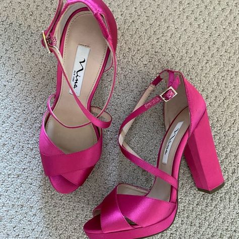 NEVER WORN Nina magenta 4” satin heels, size 6.5 womens Fushia Heels, Magenta Shoes, Fuschia Shoes, Magenta Heels, Senior Hoco, Fuchsia Heels, Hot Pink Heels, Magenta Dress, Prom Flowers