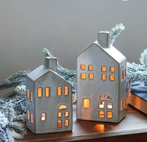 Christmas Tea Light Holder, Ceramic Village, Christmas Party Crafts, House Candle Holder, Ceramic Christmas Decorations, Pottery Houses, Pottery Form, Ceramic Workshop, Clay Houses