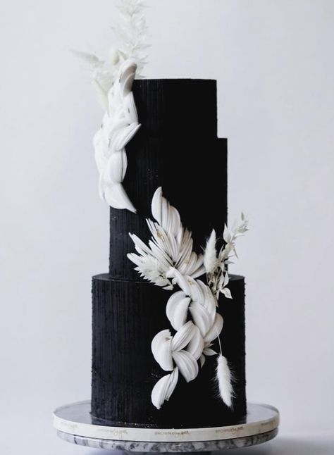 Wedding Cake Elegant, Black Wedding Cake, A Black Wedding, Cake Elegant, Black And White Wedding Cake, Black Wedding Cakes, The Wedding Cake, White Wedding Cake, Black And White Wedding