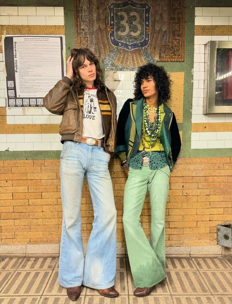 70s Uk Fashion, Actual 70s Outfits, 70s Outfits Couples, 70s Couple Outfit, 70s Outfits Jeans, Soulful Outfits, Punk Outfits 70s, 80s Maximalism Fashion, 70s Queer Fashion