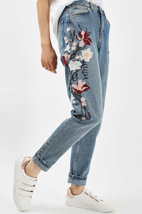 Carousel Image 4 Embroidered Mom Jeans, Topshop Mom Jeans, Cardigan Blazer, Denim Outfits, Floral Jeans, Outfit Jeans, Fashion Weeks, Embroidered Jeans, Mode Inspiration