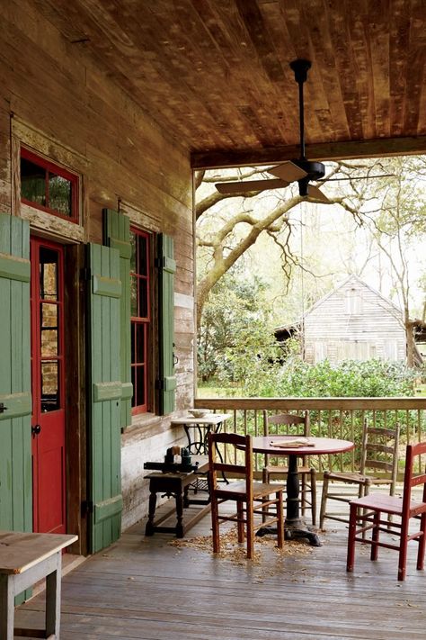 Cajun Cottage, Bayou House, Creole Cottage, Southern Porches, Cabin Exterior, Magic Garden, Romantic Cottage, Southern Homes, Garden Route