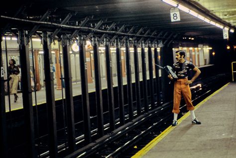 Rare Photos Of NYC Underground In The 70’s And 80’s - Album on Imgur Nyc Underground, The Normal Heart, Far Rockaway, Hell On Wheels, New York Subway, Grand Central Station, Brighton Beach, U Bahn, Nyc Subway