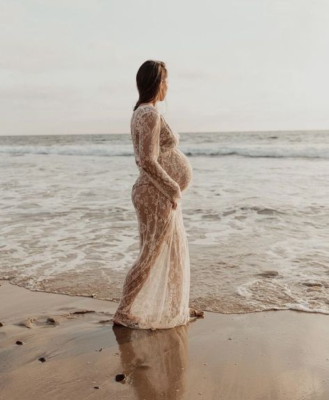 Maternity Beach Photos, Photos Bouquet, Beach Maternity Shoot, Maternity Photography Beach, Maternity Beach, Outdoor Maternity Photos, Maternity Photography Poses Couple, Photo Bouquet, Beach Maternity Photos