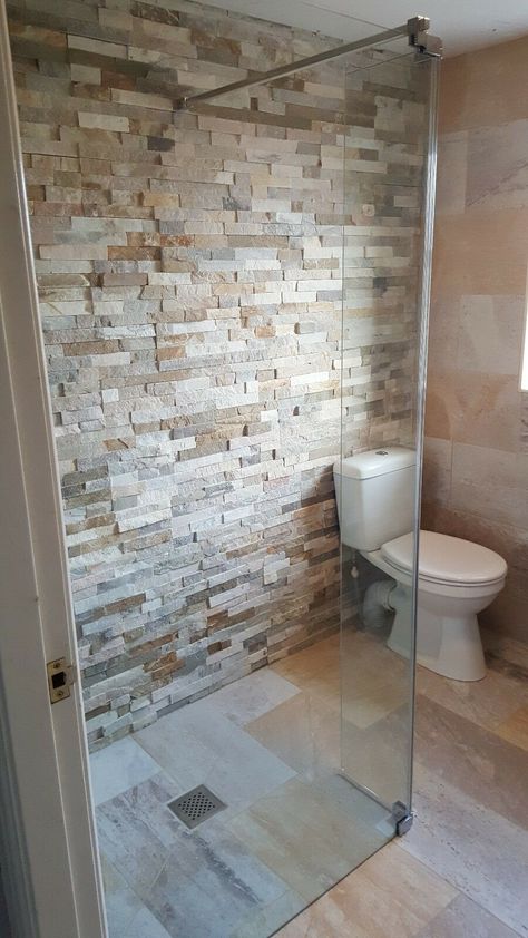 Bathroom Stone Wall, Slate Bathroom Tile, Slate Bathroom, Chalkboard Walls, Bathroom Cladding, Modern Bathroom Ideas, Stone Tile Wall, Casa Country, Stone Bathroom