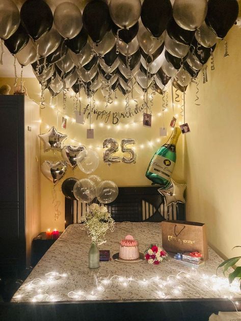 Boyfriend Bedroom Surprise, Bedroom Bday Decoration, Balloon Bedroom Surprise, Suprise Birthday Room Decorations, Boyfriend 25th Birthday Ideas, Guy Birthday Party Decorations, Bedroom Birthday Decorations Boyfriend, Bedroom Birthday Surprise Boyfriend, Men Birthday Party Ideas Decoration Guys