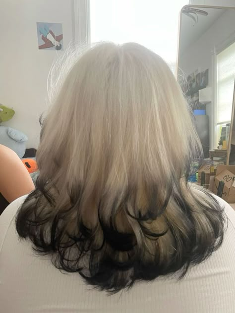 Black Tip Hair Blonde, Bleached Tips Long Hair, Dark Hair Blonde Roots, Long Hair Frosted Tips, Platinum Hair With Black Tips, Silver Hair With Black Tips, Platinum Blonde With Black Tips, Blonde Black Tips Hair, Grey Hair With Black Tips