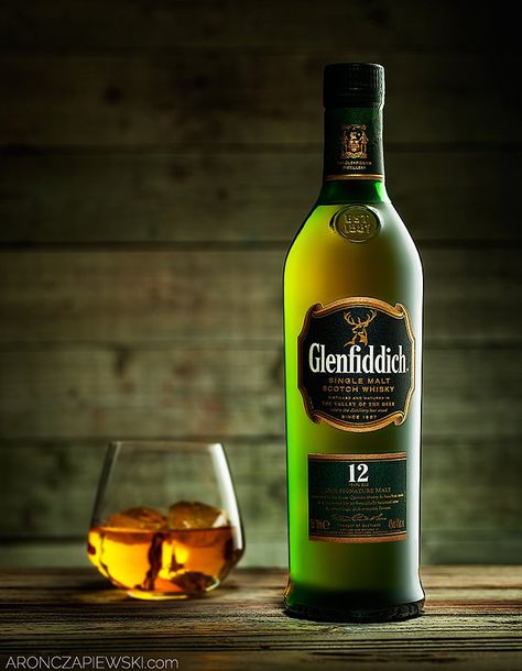 Glenfiddich Whisky, Bottle Shoot, Whiskey Brands, Wine Photography, Whisky Bottle, Whiskey Drinks, Alcohol Bottles, Cigars And Whiskey, Scotch Whiskey