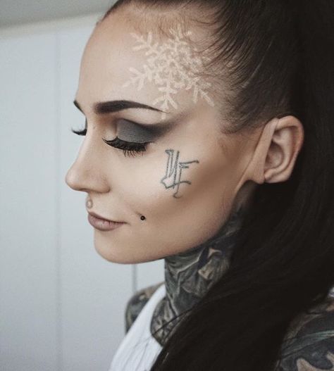 Monami Frost, Tattoo Mini, Tattoo Neck, Special Tattoos, Melt Cosmetics, Tunnels And Plugs, Dark Matter, Body Modifications, Neck Tattoo