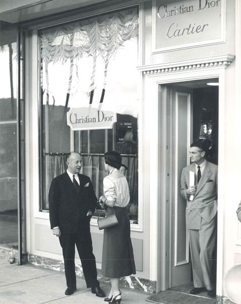 Famous Interiors, Dior Store, Couture Dior, Dior Boutique, 1950 Fashion, Runway Fashion Couture, Dior Forever, Dior Dress, Dior Vintage