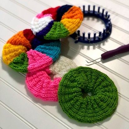 Loom Knitting Scrunchies, Loom Knit Scrunchies, Loom Knit Projects, Knitting Loom Projects, Scrunchies Pattern, Loom Knitting For Beginners, Loom Knitting Pattern, Knit Loom, Round Loom Knitting