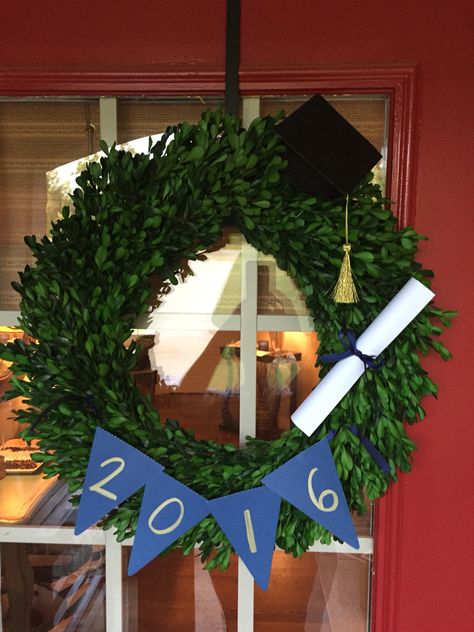 Graduation wreath. Graduation Wreath Ideas, Graduation Wreaths For Front Door, Graduation Door Decorations, Unc Graduation, Homeschool Graduation, Graduation Wreath, Graduate 2023, Law School Graduation Party, Graduation Centerpieces