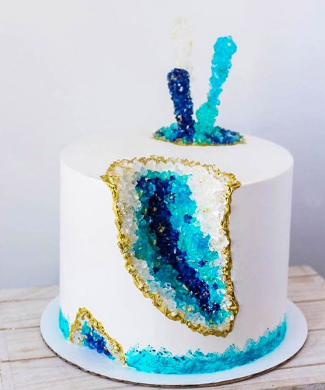 Blue Geode Cake Blue Geode Cake, Geology Cake, March Cake, 17 Birthday Cake, Gold Birthday Cake, Geode Cake, Crystal Cake, Cookie Cake Birthday, Pink Birthday Cakes