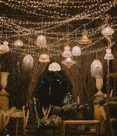 Sundowner Decor Ideas, Boho Theme Sangeet Decor, Night Engagement Decor, Sundowner Wedding Decor, Bohemian Engagement Decor, Indian Wedding Cocktail Decor, Boho Indian Wedding Decor, Cocktail Party Decorations Night, Indian Wedding Night