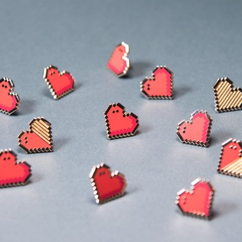 The Pixel Heart Pin Mario Valentines, Gamer Wedding, Gamer Design, Heart Enamel Pin, Pixel Heart, Doll House Crafts, Enamel Badges, Pin Game, Wedding Accessory