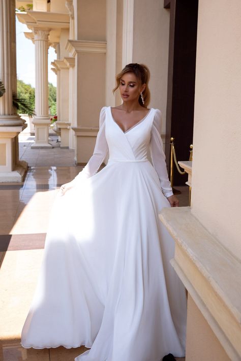 Wedding Dress Long Sleeves, Wedding Gown Backless, Backless Bridal Gowns, Simple Wedding Gowns, Civil Wedding Dresses, Beach Wedding Dress Boho, Wedding Dress Boutiques, Chiffon Wedding Dress, V Neck Wedding Dress