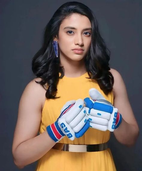 Smrithi Mandana, Smriti Mandhana Hd Wallpapers, Smriti Mandana, Naturally Introverted, Avoiding People, Cricket Books, Smriti Mandhana, Cricket Gloves, Avoid People