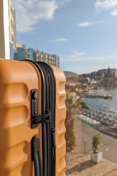 Antler Clifton Review: Is This the Best Hard Shell Luggage? Antler Luggage, Hard Shell Luggage, Cabin Suitcase, Packing Luggage, Large Suitcase, Car Boot, Long Trips, Luggage Sets, Packing Light