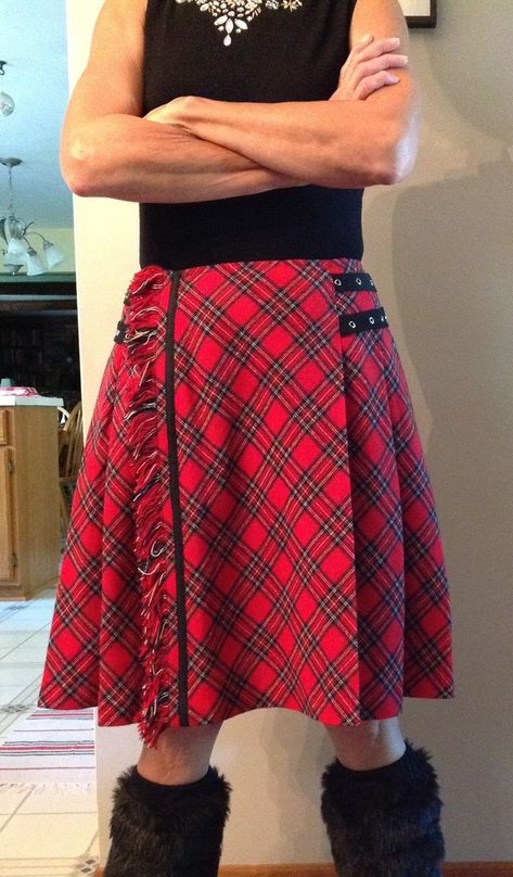 Sewing Patterns - Pattern Reviews for Self Drafted Pattern Pattern - Draped on dress form Kilt - Sewing & Sewing Pattern Reviews at PatternReview.com Dress Form Pattern, Kilt Pattern, Skirt Pattern Free, Pattern Draping, Cape Pattern, Diy Skirt, Dress Form, Kilt, Skirt Pattern