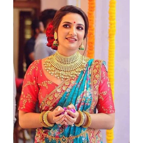 South indian jwellery Design - Subhashree Ganguly Subhashree Ganguly, Saree, Actresses, Queen, Instagram Photos, Photo And Video, Instagram Photo, On Instagram, Beauty