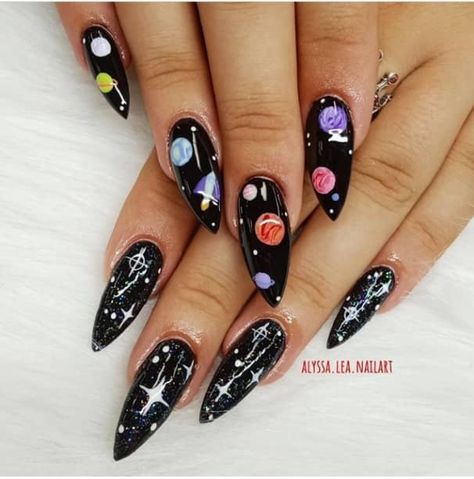 Space Nail Art Designs, Planet Nail Art, Gal Nails, Easy Halloween Nail Art, World Nails, Nails Space, Halloween Nail Art Easy, Halloween Nail Art Ideas, Planet Nails