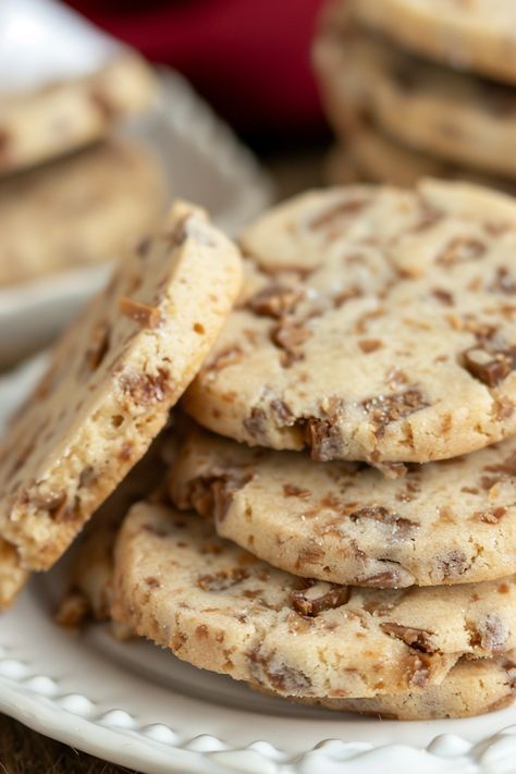 Toffee Butter Icebox Cookies, Cookies With Score Bits, Icebox Cookies Recipes Christmas, Christmas Icebox Cookies, Icebox Cookies Old Fashioned, Ice Box Cookies Old Fashioned, Heath Toffee Bits Recipes, Make Ahead Christmas Cookies, Toffee Bits Recipe