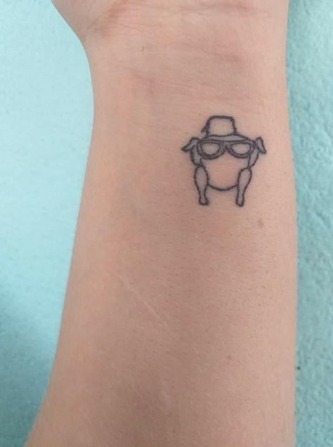 Friends Turkey Tattoo, Friends Tv Show Matching Tattoos, Central Perk Tattoo, Friends Sitcom Tattoo, F R I E N D S Tattoo, Modern Family Tattoo Ideas, Friends Inspired Tattoo, Friends Show Tattoo Ideas, Chick And Duck Tattoo Friends