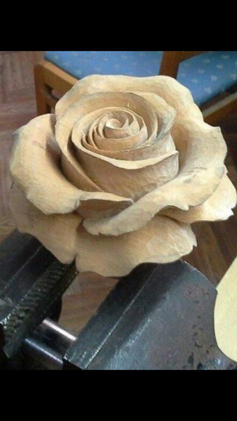 Wood Carving Furniture, Wooden Roses, Dremel Wood Carving, Chip Carving, Wood Carving Designs, Flower Carving, Wood Carving Patterns, Carving Designs, Wooden Flowers