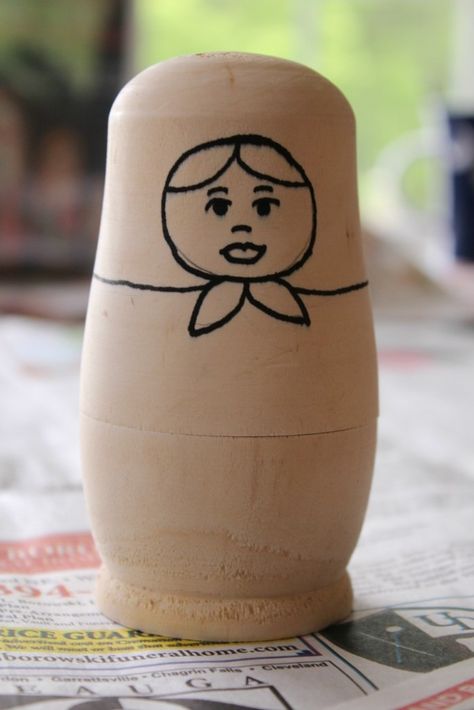 doll-drawing Nesting Doll Drawing, Nesting Dolls Drawing, Diy Nesting Dolls, Nesting Dolls Craft, Russian Doll Painting Ideas, Painting Nesting Dolls Diy, Nesting Dolls Diy, Diy Russian Nesting Dolls, Doll Drawing