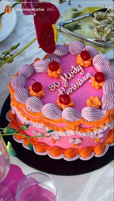 Pink And Orange Heart Cake, 30th Bday Cake, Pink Birthday Cake Ideas, Barbie Themed Cake, Vintage Style Cake, Pink Birthday Cake, Vintage Birthday Cakes, Cake Piping, Pink Birthday Cakes