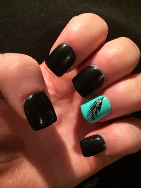 Black nails with turquoise feather. This picture doesn't even do them justice. Black Nails With Feather Design, Black And Turquoise Nail Designs, Black Turquoise Nails, Black And Teal Nail Designs, Black And Turquoise Nails, Turquoise And Black Nails, Teal And Black Nails, Black And Teal Nails, Nails With Turquoise