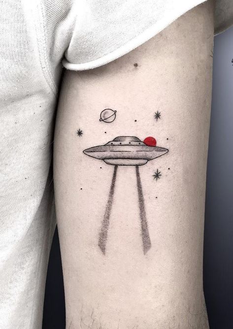 Flying Saucer Tattoo Simple, Small Ufo Tattoo, Alien Ship Tattoo, Ufo Tattoo Simple, Alien Ufo Tattoo, Alien Spaceship Tattoo, Ufo Tattoo Design, Small Tattoo For Men, Tattoo For Men On Arm