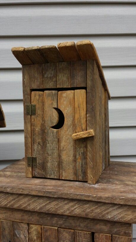 Outhouse Birdhouse, Wooden Toy Barn, Bird Nesting Box, Birdhouses Bird Feeders, Homemade Bird Houses, Bird Houses Ideas Diy, Birdhouses Rustic, Bird House Feeder, Rustic Birdhouse