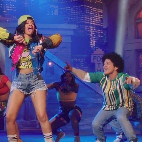 Cardi B And Bruno Mars Hiphop Theme Party, 90s Theme Party Outfit Hip Hop, 90s Hip Hop Costume, 90’s Fashion Grunge, 90’s Theme Party Outfit, Pictures Of Cardi B, 90’s Hiphop Fashion, 90s Outfits Party, 90s Aesthetic Fashion