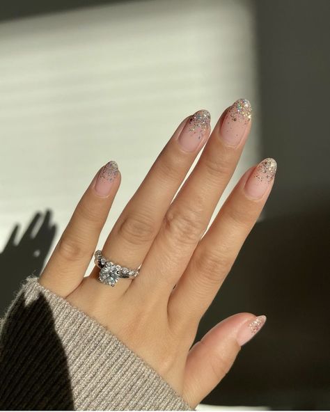 White Sparkly Nails, Nail Designs For Christmas, Sparkly Nail Designs, Nye Nails, Engagement Nails, Bridesmaids Nails, Glittery Nails, Romantic Nails, Gold Glitter Nails