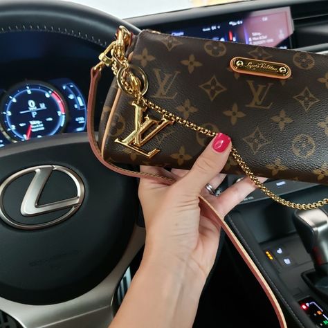 Louis Vuitton Eva Clutch, Y2k Fashion Outfit, Louis Vuitton Eva, Hot Bags, Cute Handbags, Hashtag Relatable, Casual Style Outfits, Louis Vuitton Speedy Bag, Y2k Fashion