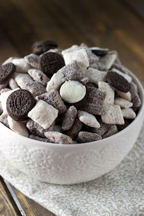 Best Puppy Chow Recipe, Puppy Chow Cookies, Puppy Chow Chex Mix Recipe, Crushed Oreo, Chocolate Chex, Chow Recipe, Puppy Chow Recipes, Chex Cereal, Peanut Butter Candy