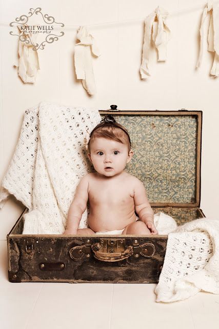 Katie Wells Photography: {Idaho Falls Photographer} Family Session Vintage Baby Photoshoot, 6 Month Picture Ideas, Baby Photography Ideas, Baby Picture Ideas, Vintage Photoshoot, Baby Poses, Vintage Baby Girl, Baby Shoot, Photoshoot Props